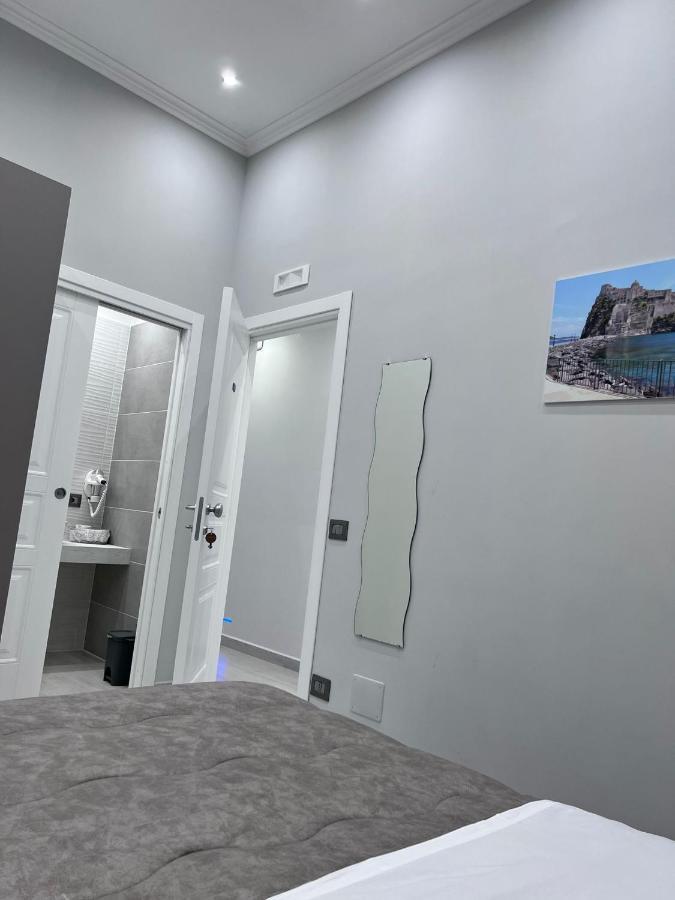Toledo Regolax Bed & Breakfast เนเปิลส์ ภายนอก รูปภาพ